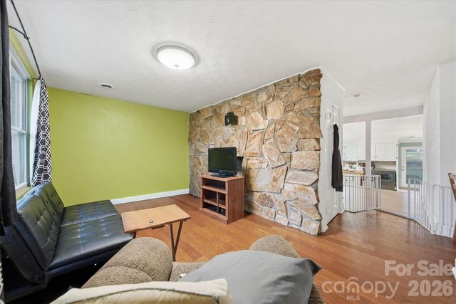 140 29th Avenue Drive NW, Hickory, NC 28601