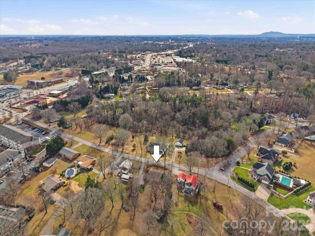 140 29th Avenue Drive NW, Hickory, NC 28601