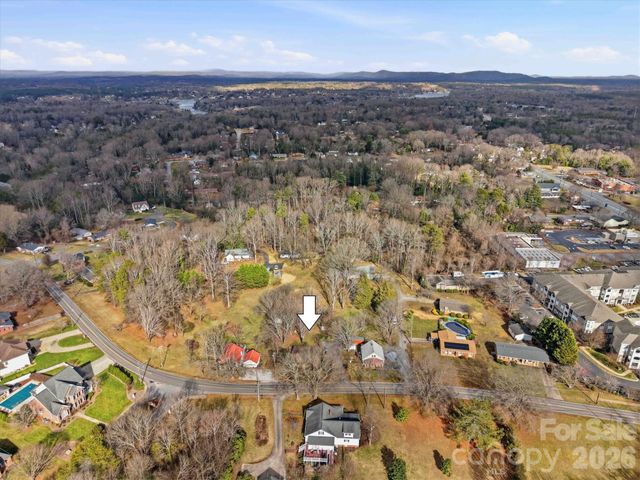 140 29th Avenue Drive NW, Hickory, NC 28601