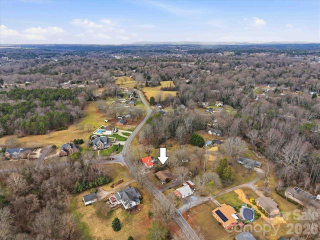 140 29th Avenue Drive NW, Hickory, NC 28601