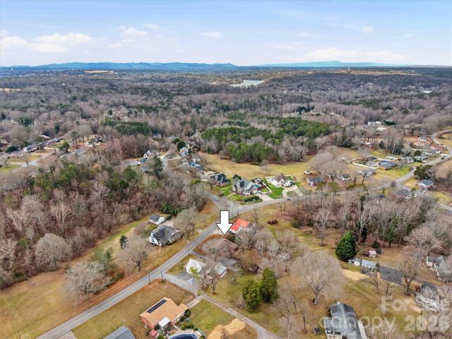 140 29th Avenue Drive NW, Hickory, NC 28601