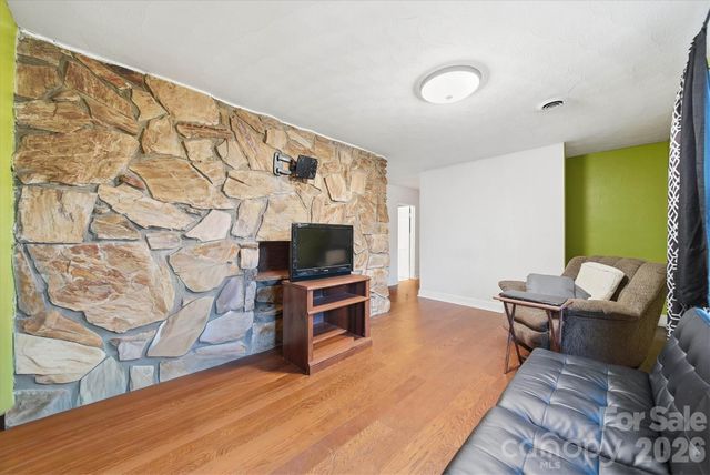 140 29th Avenue Drive NW, Hickory, NC 28601