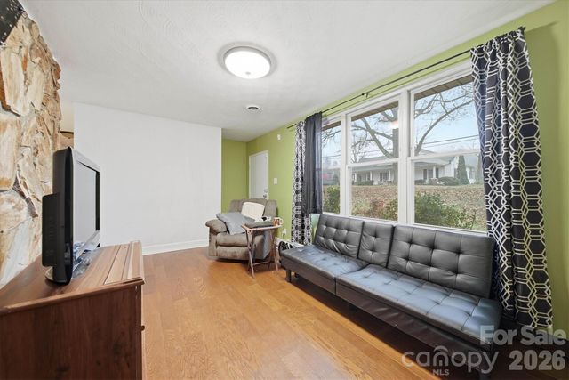 140 29th Avenue Drive NW, Hickory, NC 28601