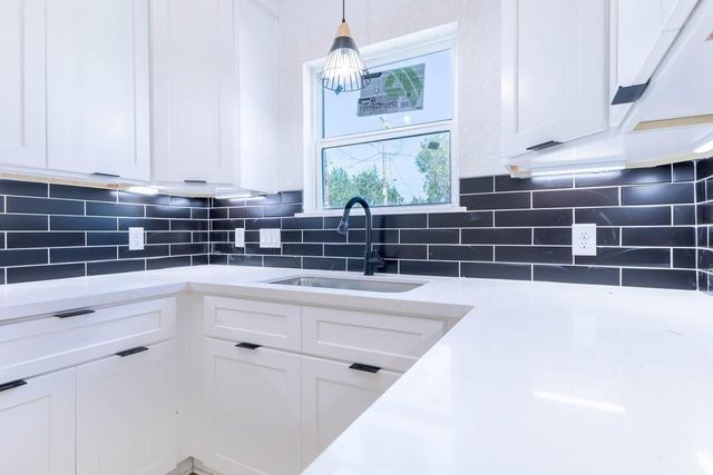 408 Armstrong Street B, Houston, TX 77029