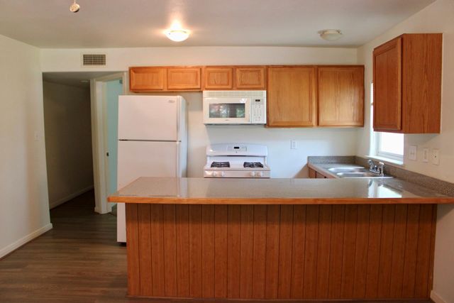 219 W 5th Street, Kemah, TX 77565