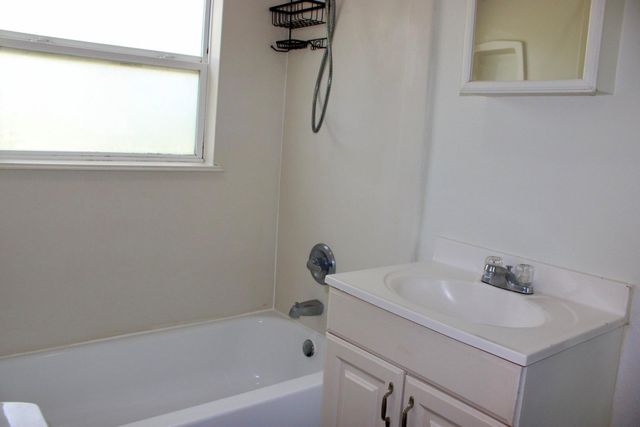 219 W 5th Street, Kemah, TX 77565