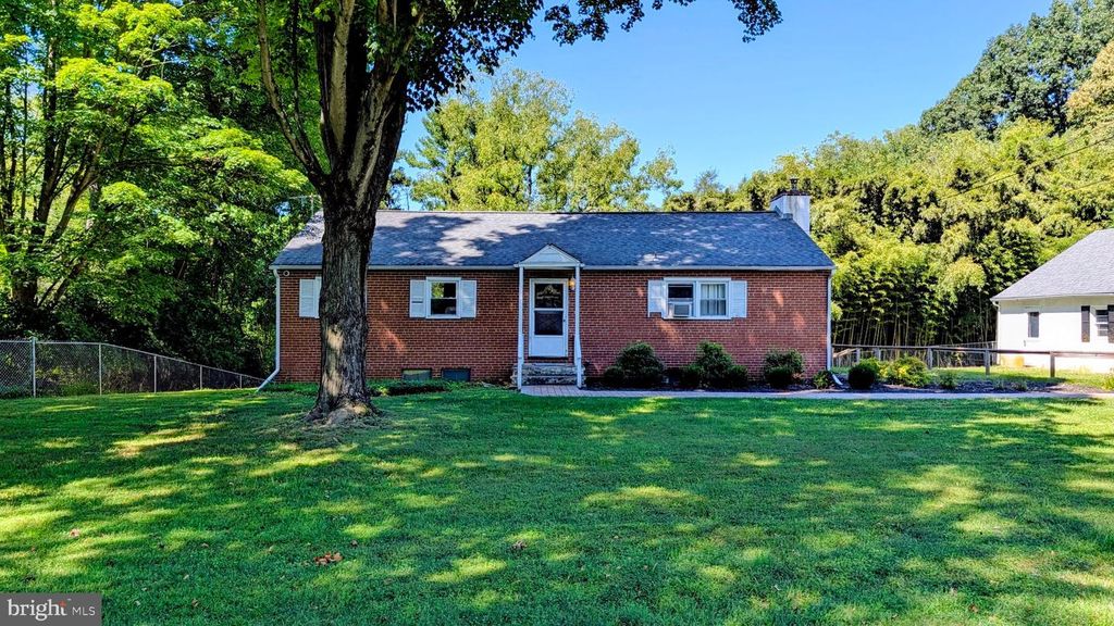 15 LOCKSLEY RD, GLEN MILLS, PA 19342 — exterior