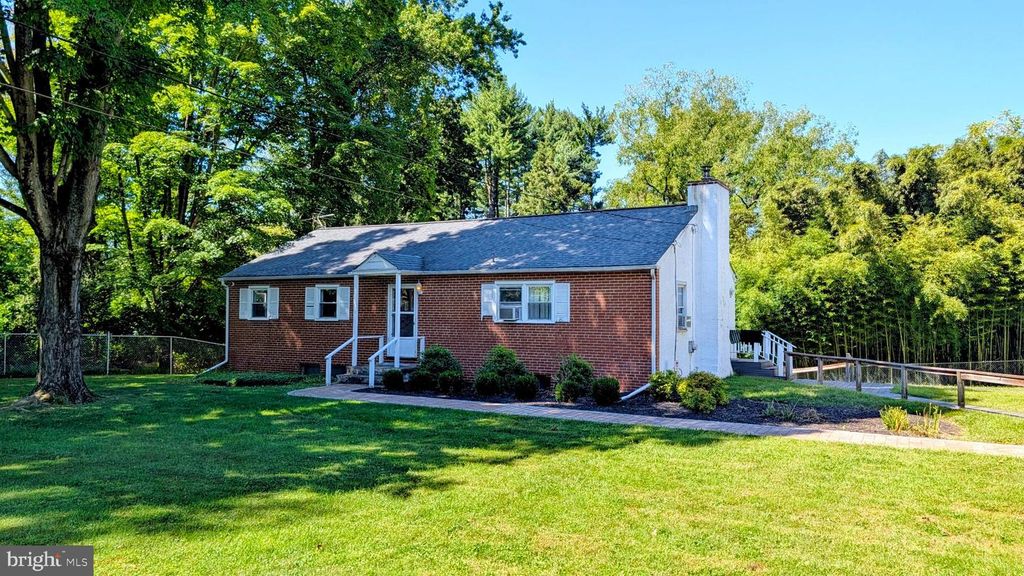 15 LOCKSLEY RD, GLEN MILLS, PA 19342 — photo 2