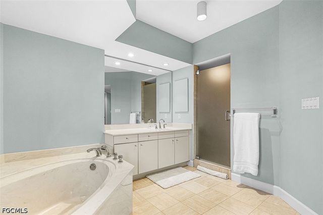 8111 Bay Colony DR 1904, Naples, FL 34108