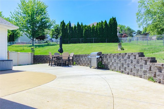 221 Orchard Street SW, Swisher, IA 52338