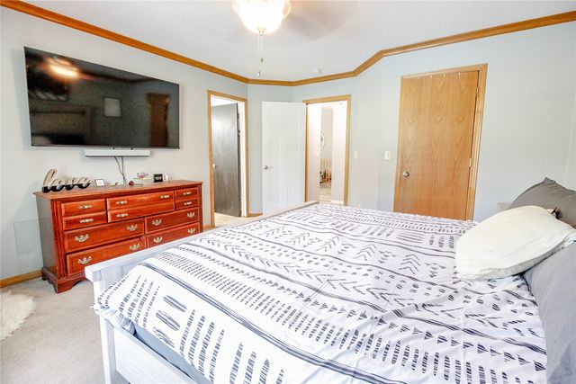 221 Orchard Street SW, Swisher, IA 52338