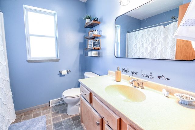 221 Orchard Street SW, Swisher, IA 52338