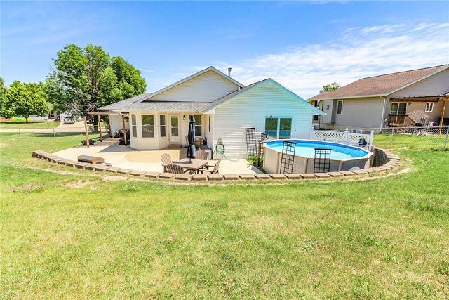 221 Orchard Street SW, Swisher, IA 52338