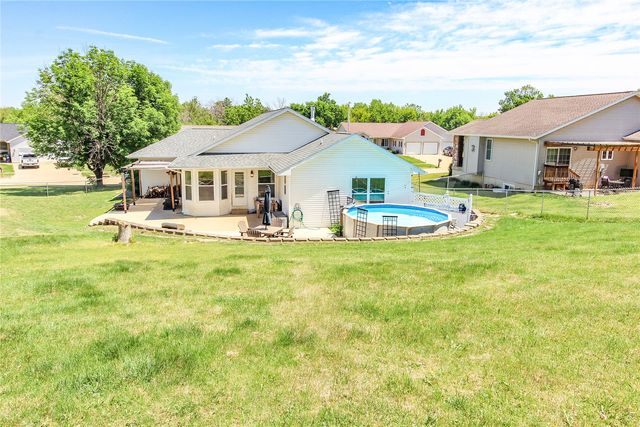 221 Orchard Street SW, Swisher, IA 52338