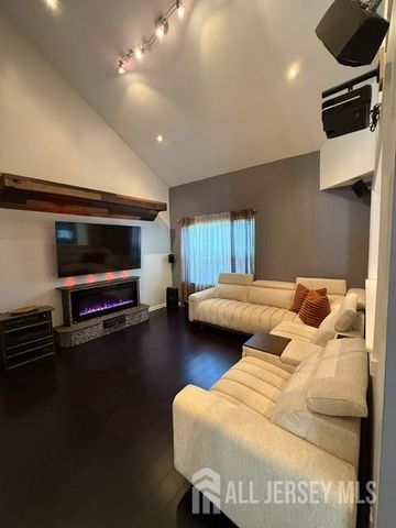 55 Renaissance Lane, New Brunswick, NJ 08901
