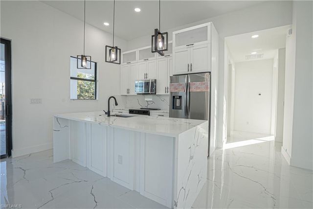 401 Kismet PKWY E, Cape Coral, FL 33909