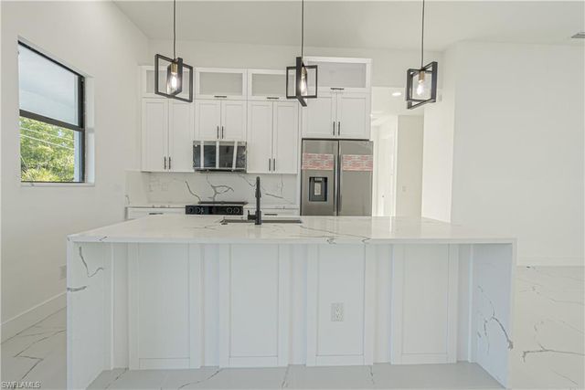 401 Kismet PKWY E, Cape Coral, FL 33909