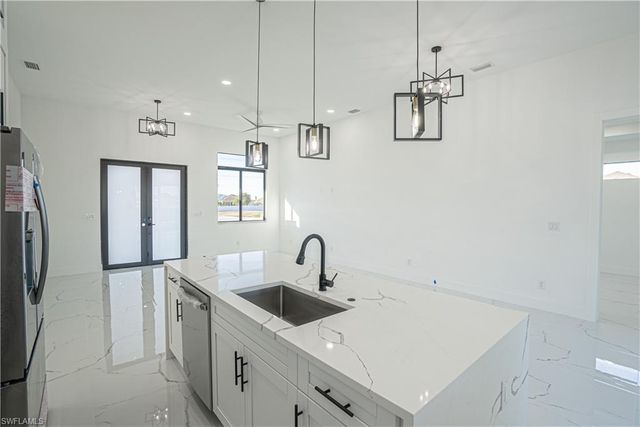 401 Kismet PKWY E, Cape Coral, FL 33909