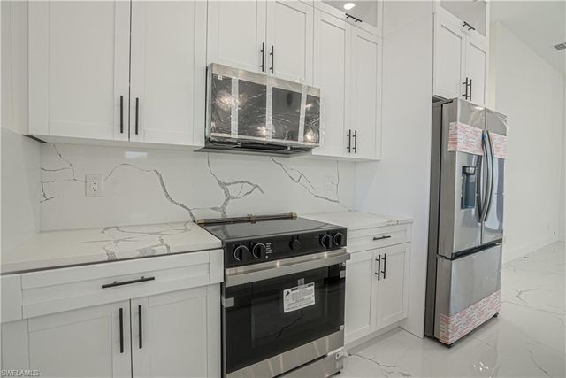 401 Kismet PKWY E, Cape Coral, FL 33909