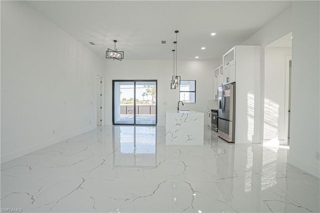 401 Kismet PKWY E, Cape Coral, FL 33909