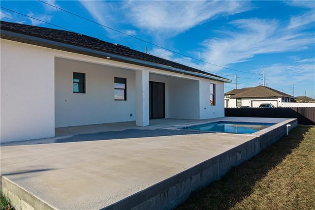 401 Kismet PKWY E, Cape Coral, FL 33909