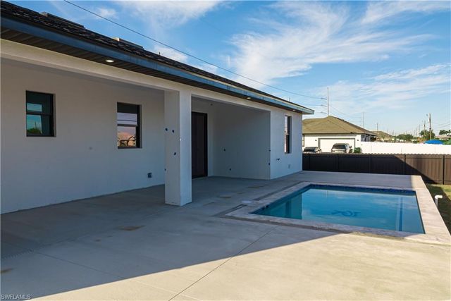 401 Kismet PKWY E, Cape Coral, FL 33909