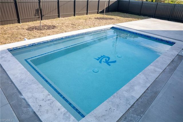 401 Kismet PKWY E, Cape Coral, FL 33909