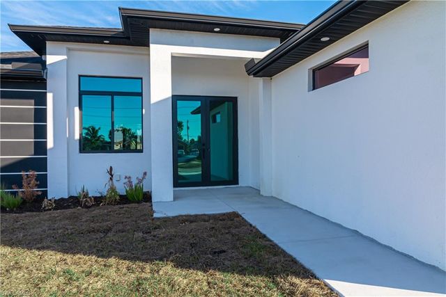 401 Kismet PKWY E, Cape Coral, FL 33909