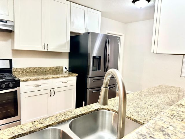 2118 W Sonoma Ave, Stockton, CA 95204