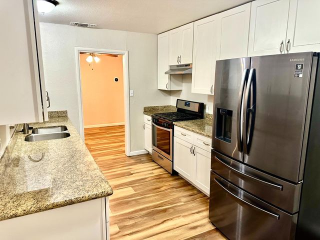 2118 W Sonoma Ave, Stockton, CA 95204