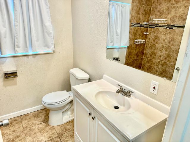 2118 W Sonoma Ave, Stockton, CA 95204