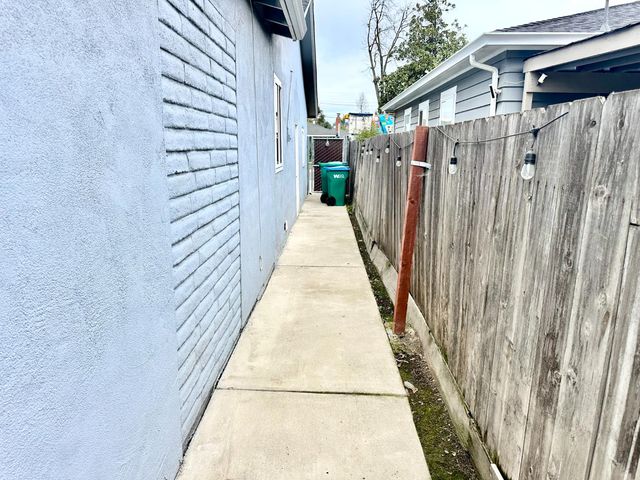 2118 W Sonoma Ave, Stockton, CA 95204