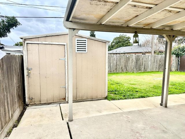 2118 W Sonoma Ave, Stockton, CA 95204