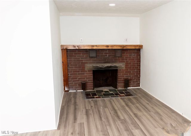 911 N Water Street, Uhrichsville, OH 44683