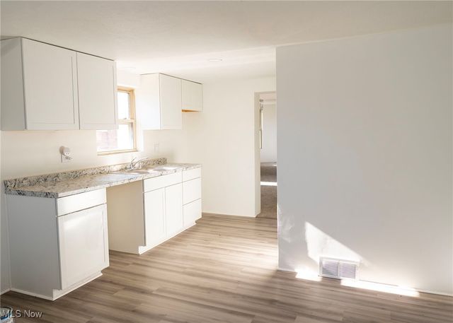 911 N Water Street, Uhrichsville, OH 44683