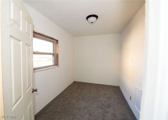 911 N Water Street, Uhrichsville, OH 44683