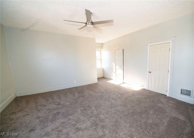 911 N Water Street, Uhrichsville, OH 44683