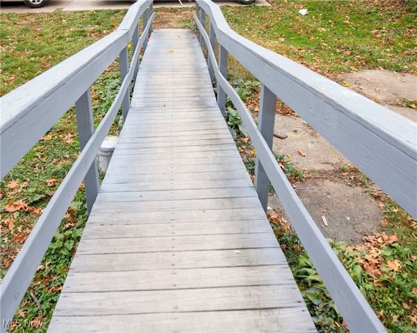 911 N Water Street, Uhrichsville, OH 44683