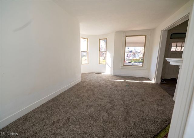 911 N Water Street, Uhrichsville, OH 44683