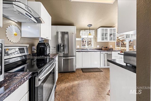 12571 Lake Shore Dr, Nampa, ID 83686