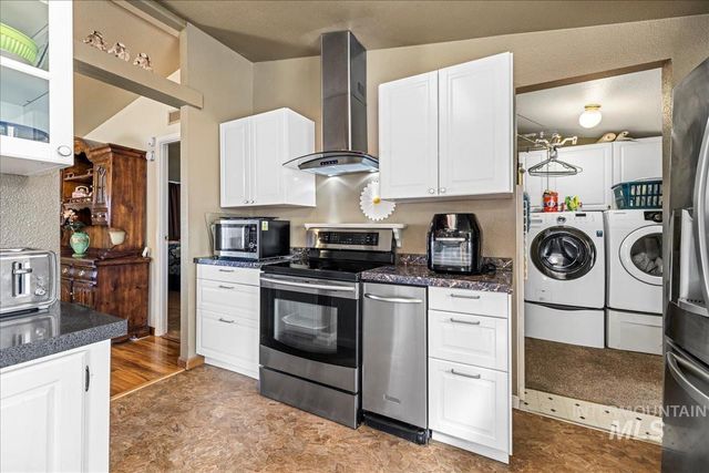 12571 Lake Shore Dr, Nampa, ID 83686