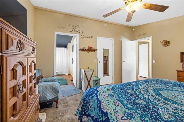 12571 Lake Shore Dr, Nampa, ID 83686