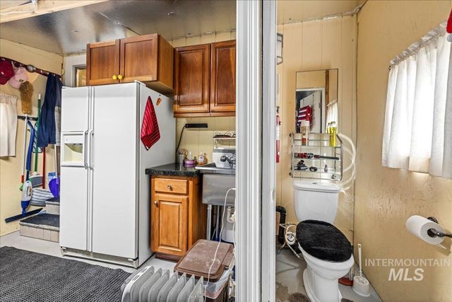 12571 Lake Shore Dr, Nampa, ID 83686