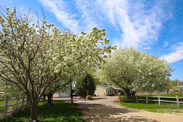 12571 Lake Shore Dr, Nampa, ID 83686