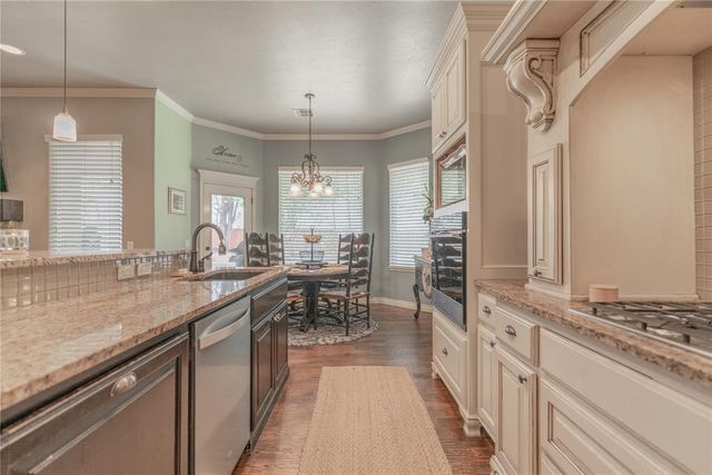 2113 Sycamore Creek Avenue, Yukon, OK 73099