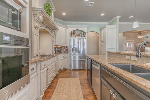 2113 Sycamore Creek Avenue, Yukon, OK 73099