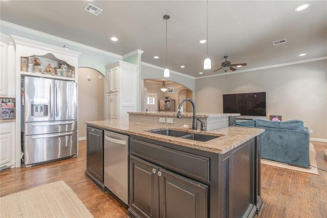2113 Sycamore Creek Avenue, Yukon, OK 73099
