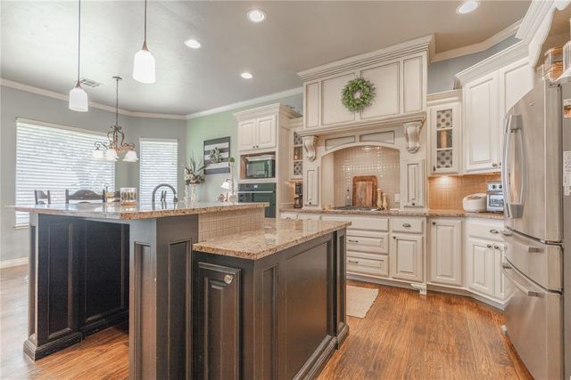 2113 Sycamore Creek Avenue, Yukon, OK 73099