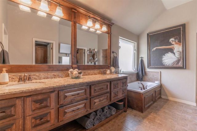 2113 Sycamore Creek Avenue, Yukon, OK 73099