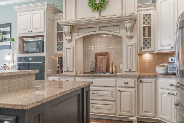 2113 Sycamore Creek Avenue, Yukon, OK 73099